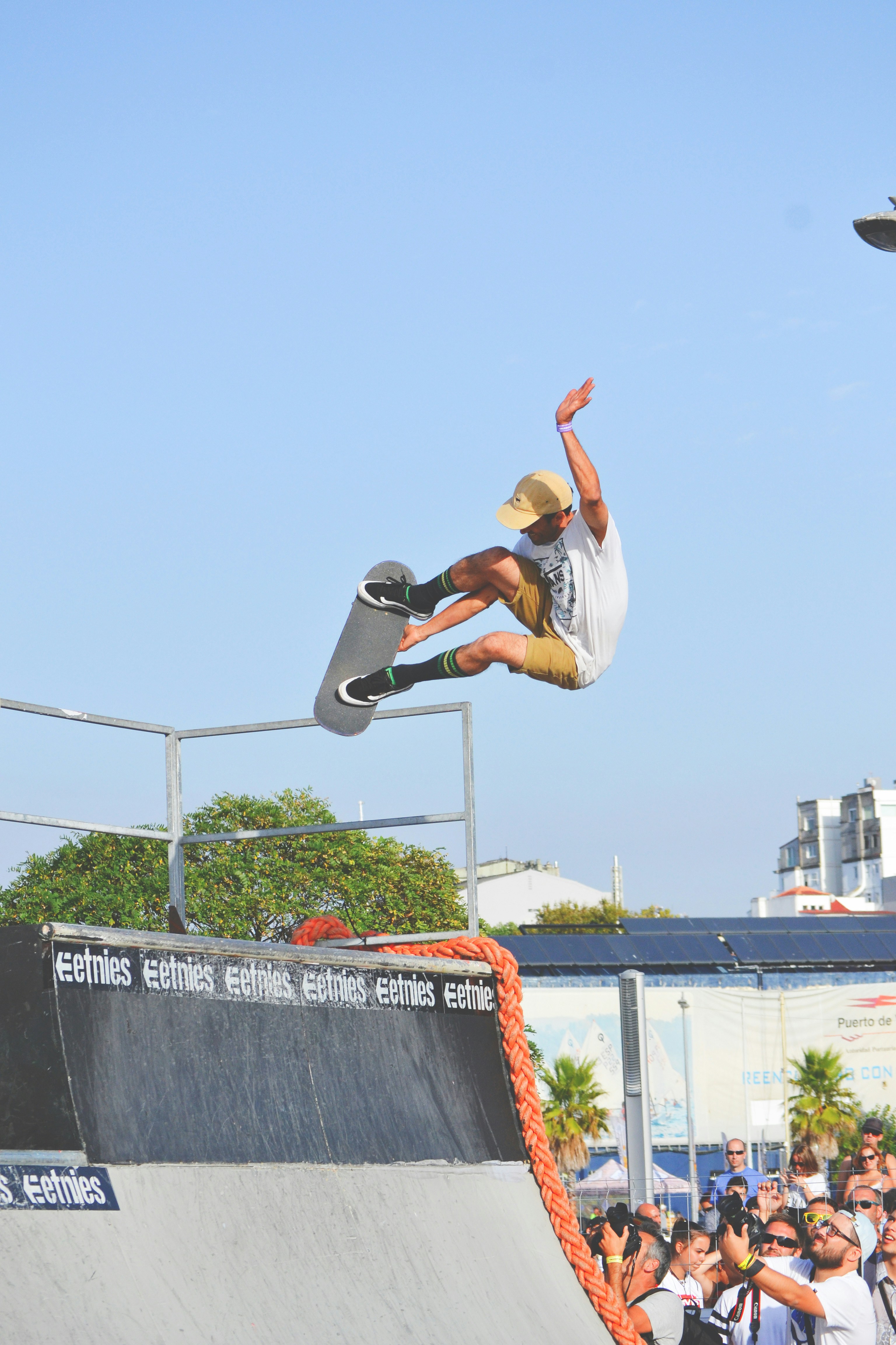 Airborne skateboard