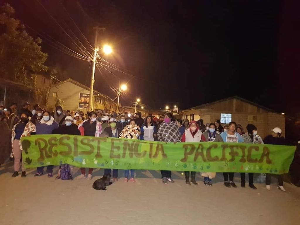 The townspeople of Buenos Aries (Ecuador) protesting against mining and the incursion of the police on their land